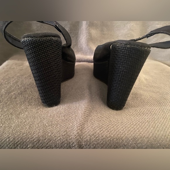 Bettye Muller Black Linen Slingback Wedge - Picture 7 of 10